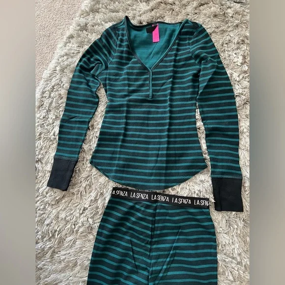LA SENZA Green Stripe Fitted Stretch Thermal Ribbed PJ Set – XS - Picture 3 of 7